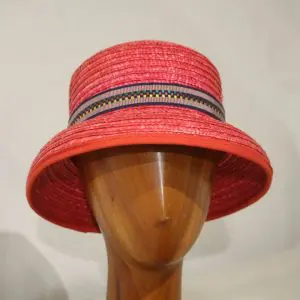 Chapeau, femme, de type cloche, paille, rouge, T 54 à T 57