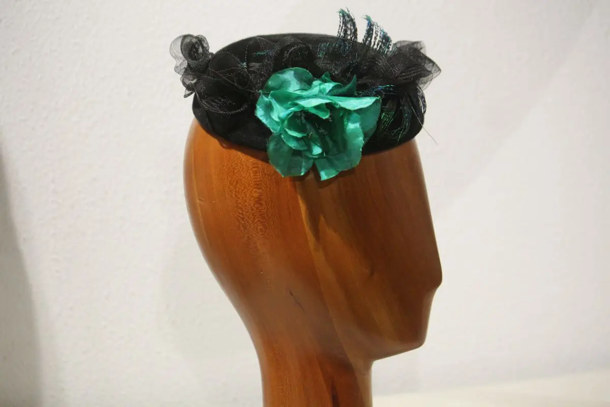 Chapeau de cocktail, en feutre taupé, noir, Taille unique – Image 2
