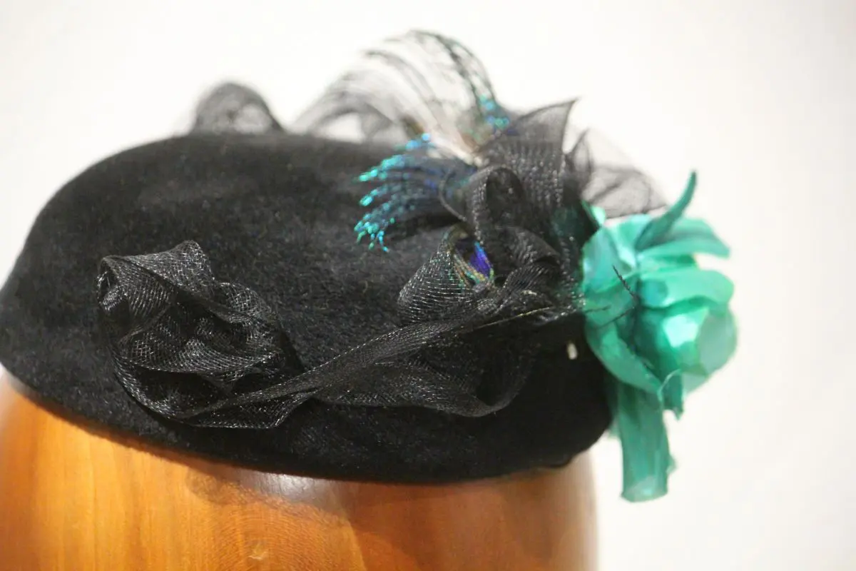 Chapeau de cocktail, en feutre taupé, noir, Taille unique – Image 4