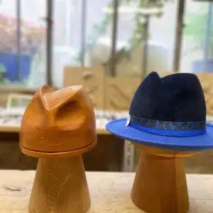 Forme à chapeaux – Calotte Fedora stylisée