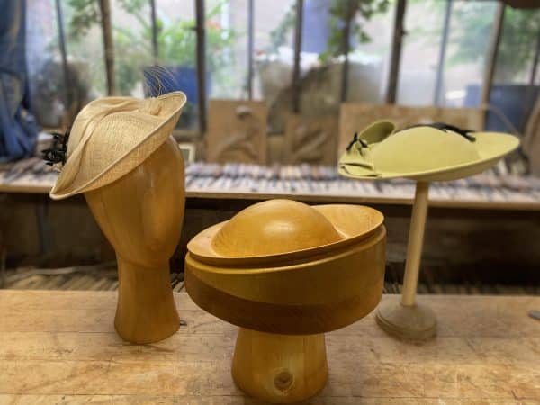 Forme à chapeaux - Calotte bombée et bords relevés – Image 8
