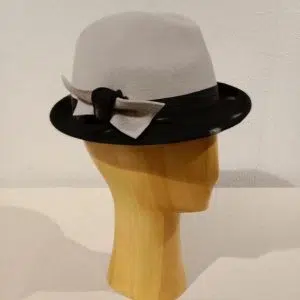 Chapeau femme, type Trilby relevé, feutre laine et poil, bicolore, T 56