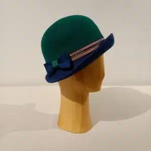 Chapeau femme, type cloche, feutre de laine, bicolore, T 56