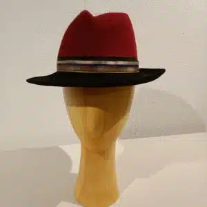 Chapeau femme, type Fedora relevé à gauche, bicolore, T 56,5