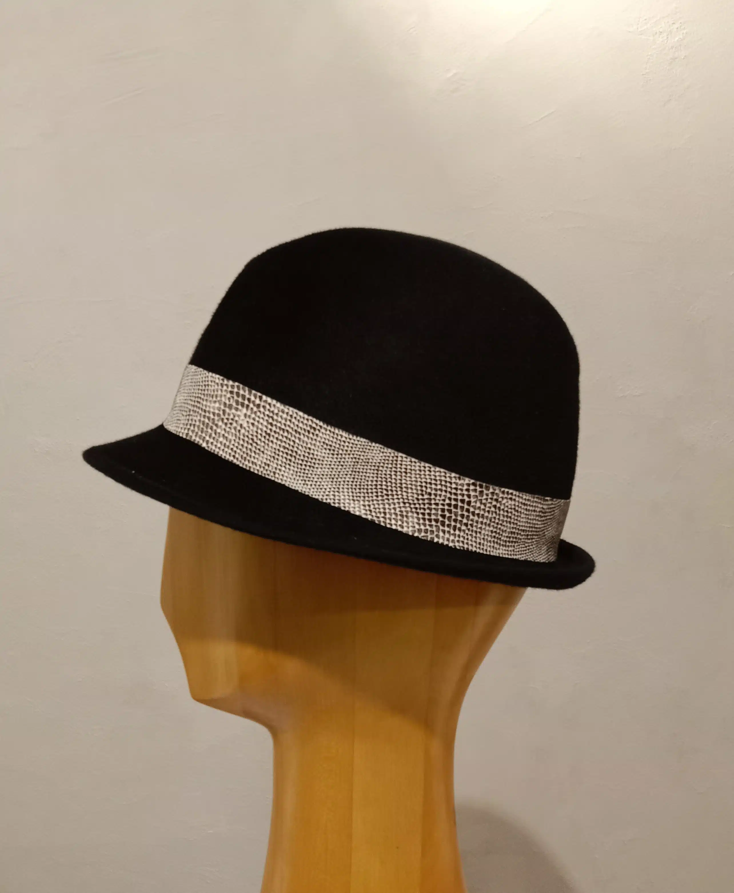 Chapeau, type Fedora, en feutre velours, noir, T 58 – Image 3