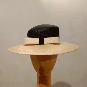 Chapeau femme, type capeline, bicolore noir/ ivoire, paille parasisal, T unique