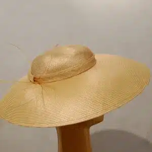 Chapeau femme, type grande capeline, en paille parasisal dorée, T unique