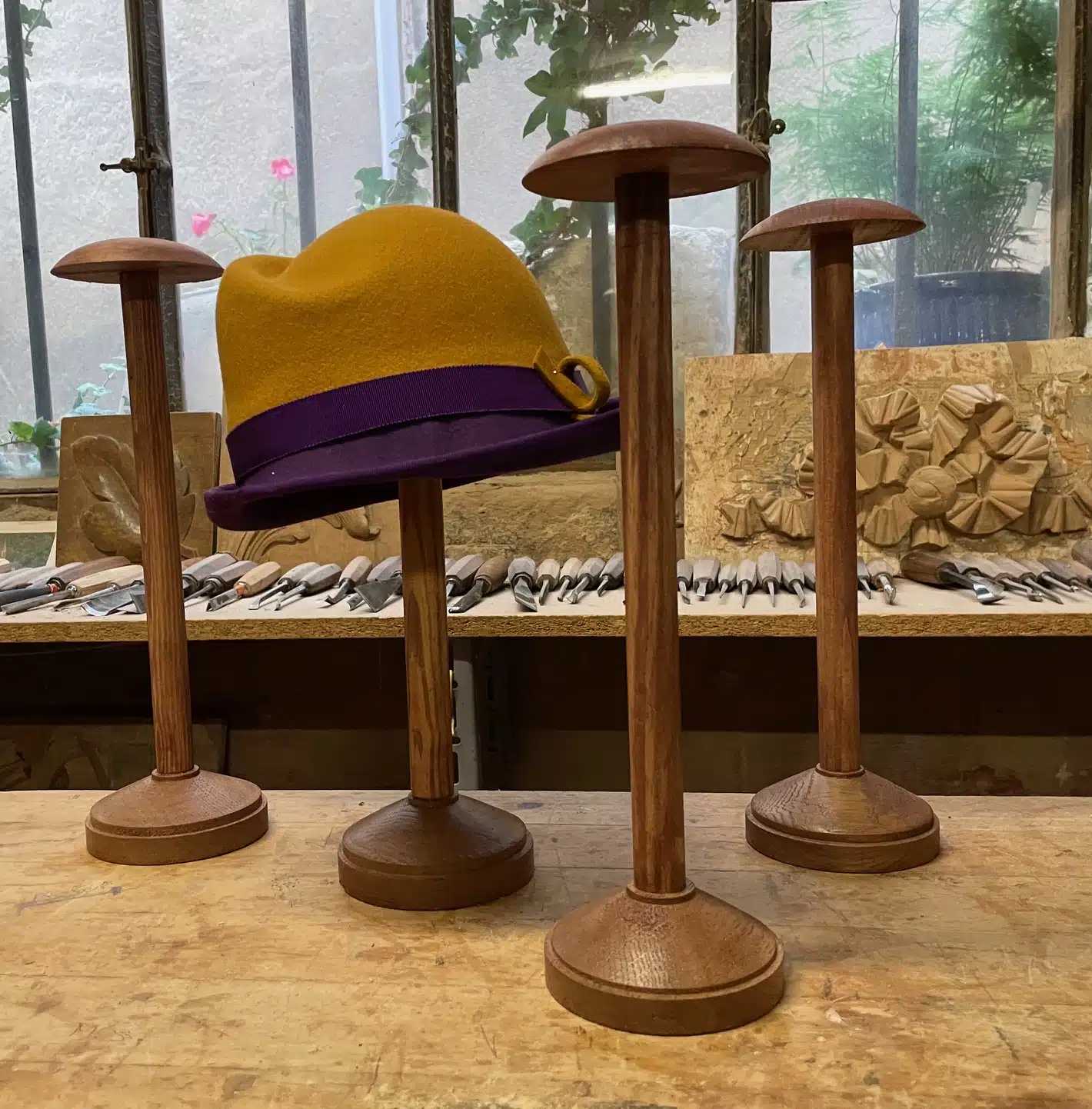Forme 4 pieds à chapeaux