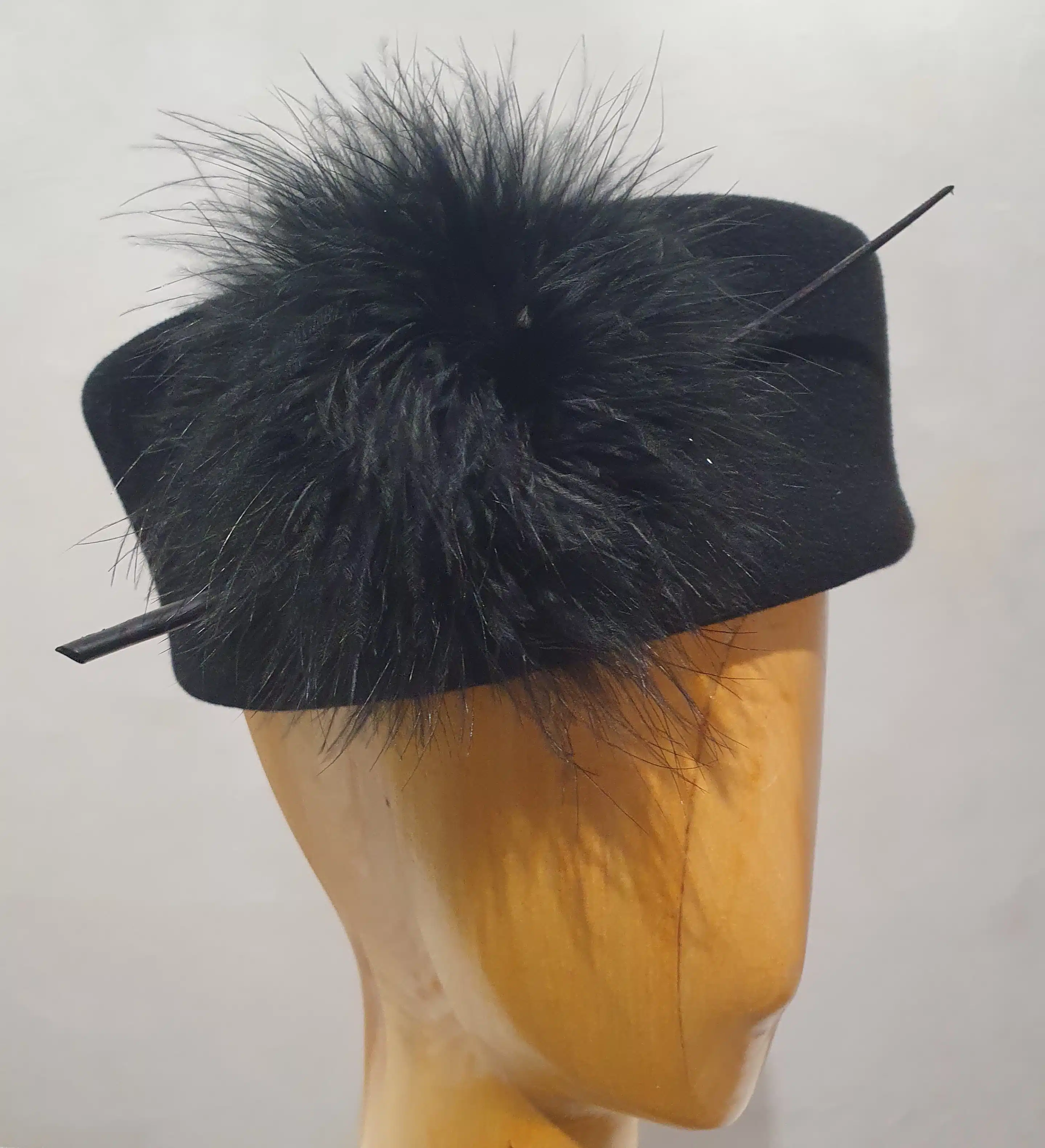 Chapeau femme, type toque en feutre velours, noir, T 56 – Image 8