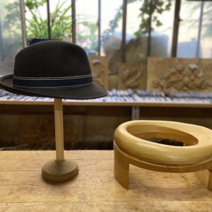 Forme à chapeaux – Bord Fedora fin