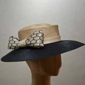 Chapeau Femme, type Capeline, en paille véritable, ivoire et marine, T 57