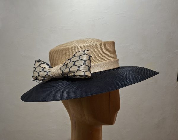 Chapeau Femme, type Capeline, en paille véritable, ivoire et marine, T 57