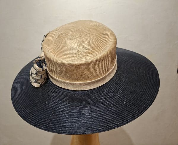 Chapeau Femme, type Capeline, en paille véritable, ivoire et marine, T 57 – Image 5