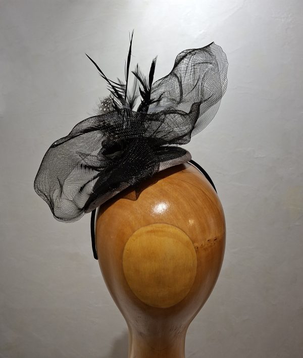 Chapeau Femme, type Parure de tête, en sisal, crin, fleurs et Plumes, Taille U – Image 4