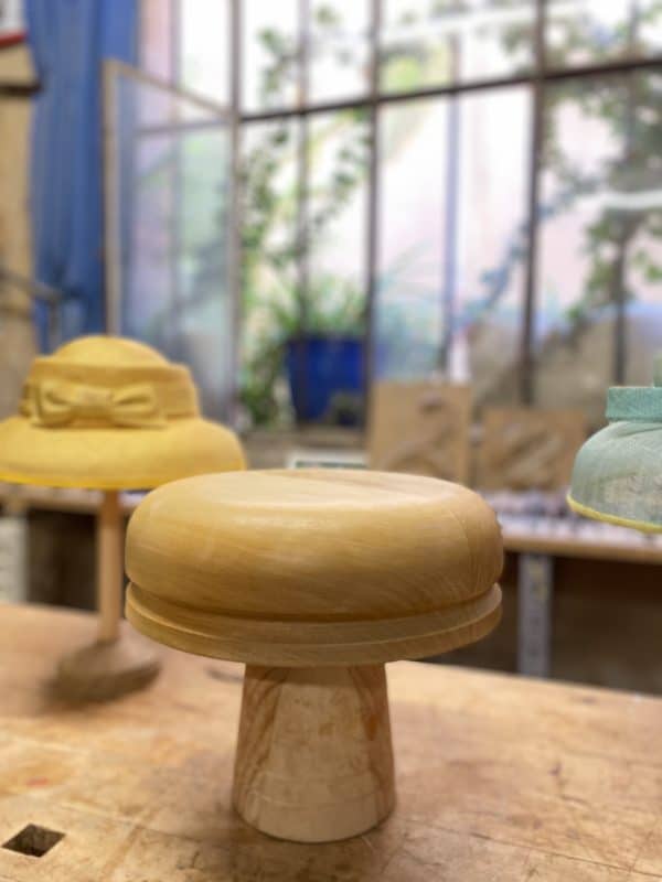 Forme à chapeaux – Bord clochant bombé Ø28 avec dorcet