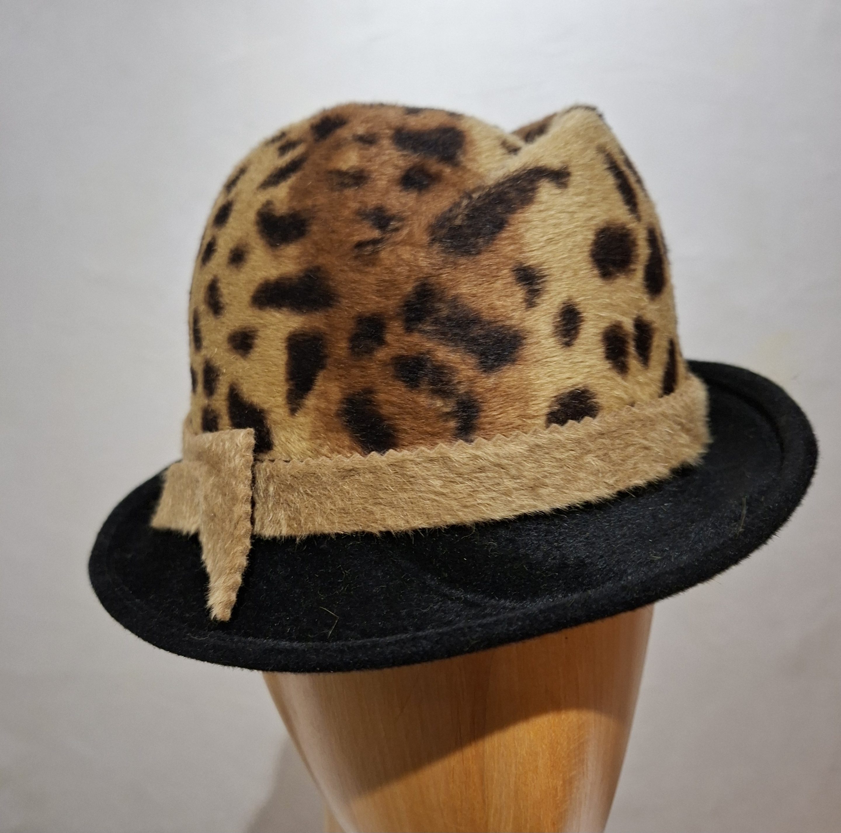 Chapeau Femme, en feutre de poil, léopard et noir, T 56 – Image 2