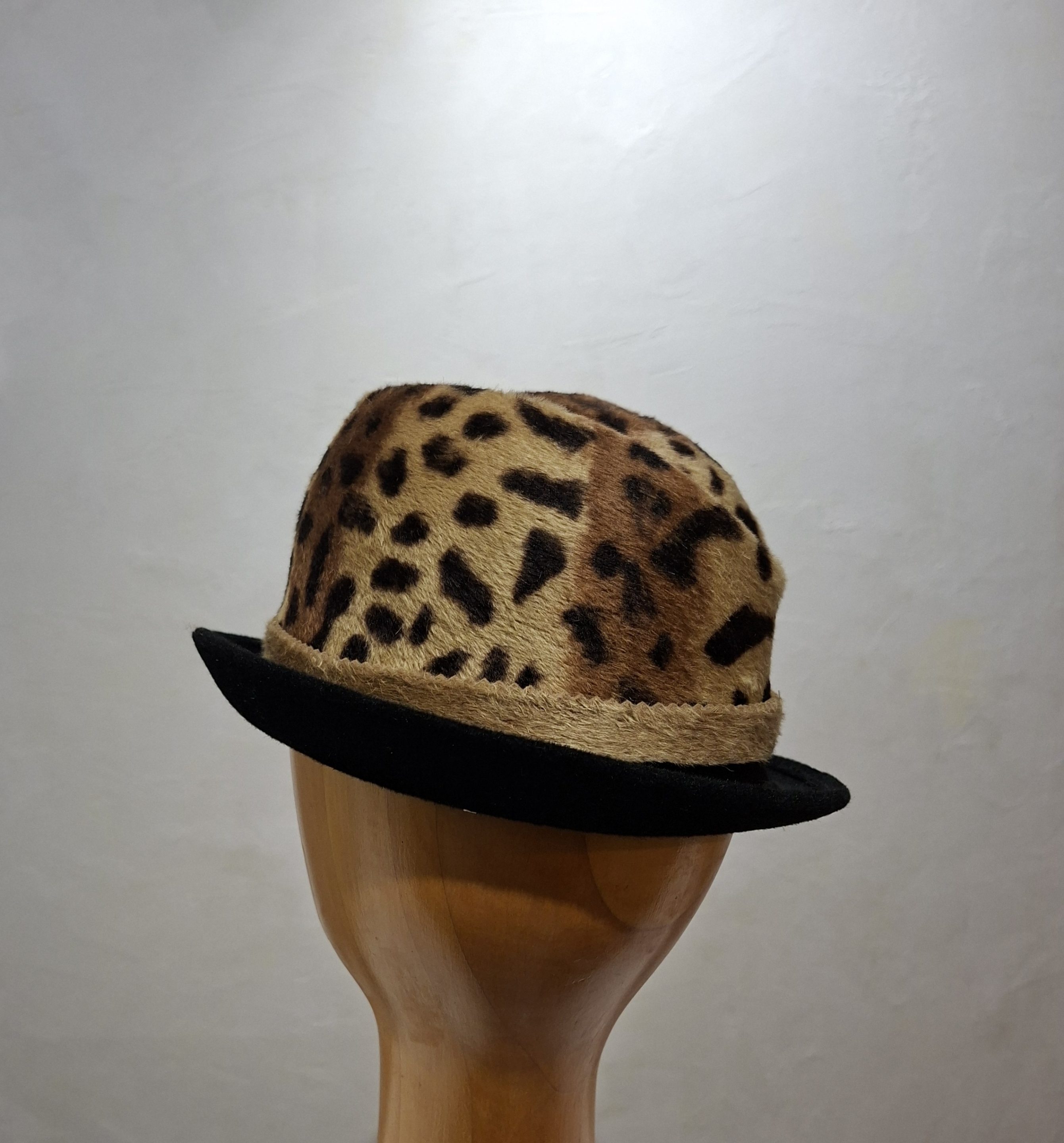 Chapeau Femme, en feutre de poil, léopard et noir, T 56 – Image 5