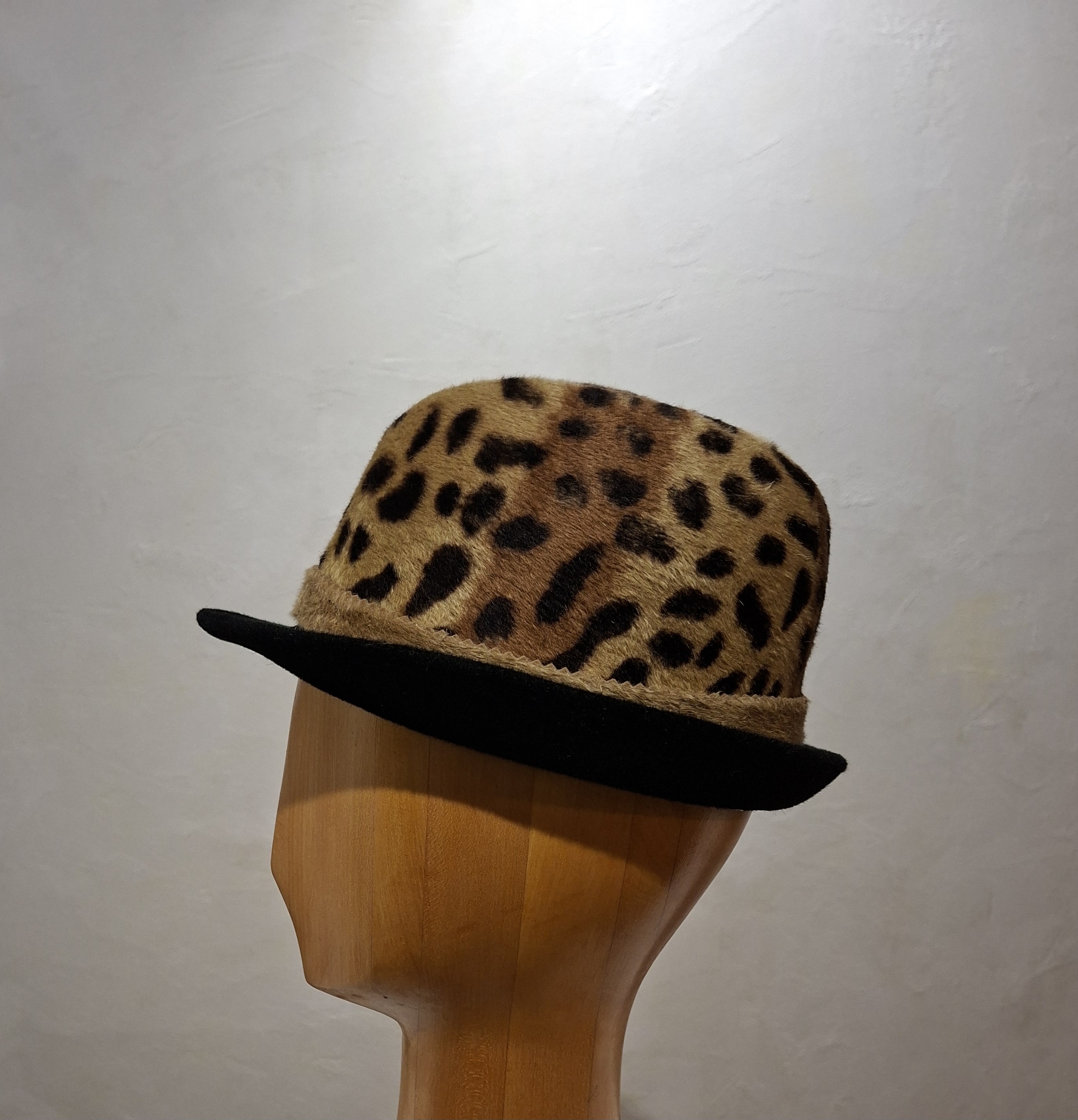 Chapeau Femme, en feutre de poil, léopard et noir, T 56 – Image 3