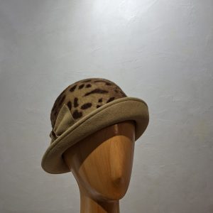 Chapeau Femme, type Cloche, en feutre de poil, imprimé léopard, T 58