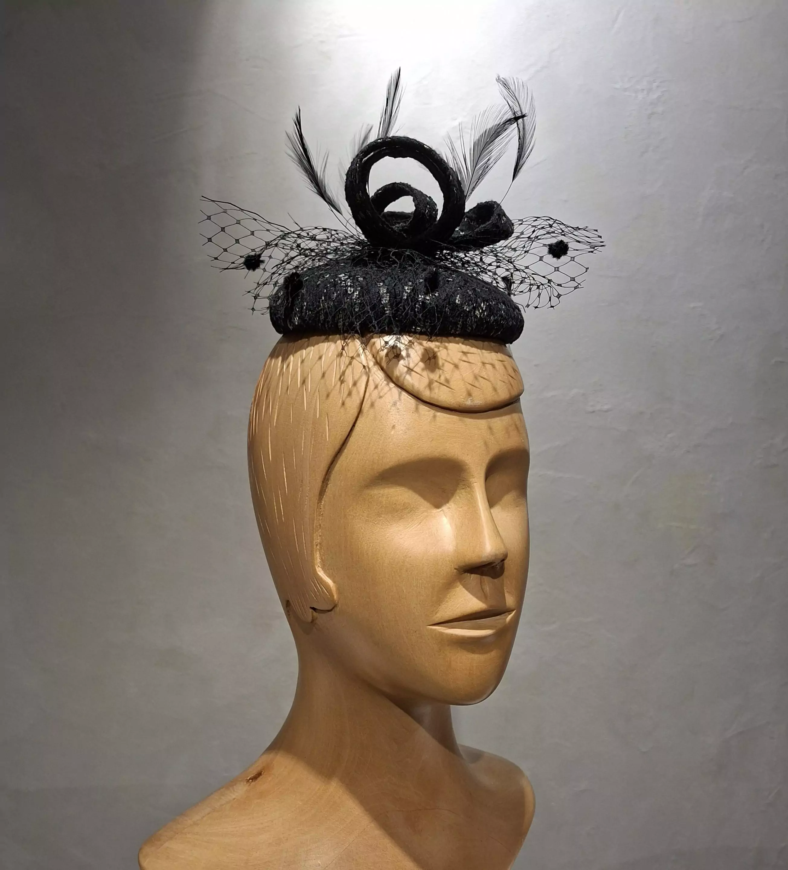 Chapeau Femme, type Bibi rond, recouvert de dentelle noire, T unique – Image 2