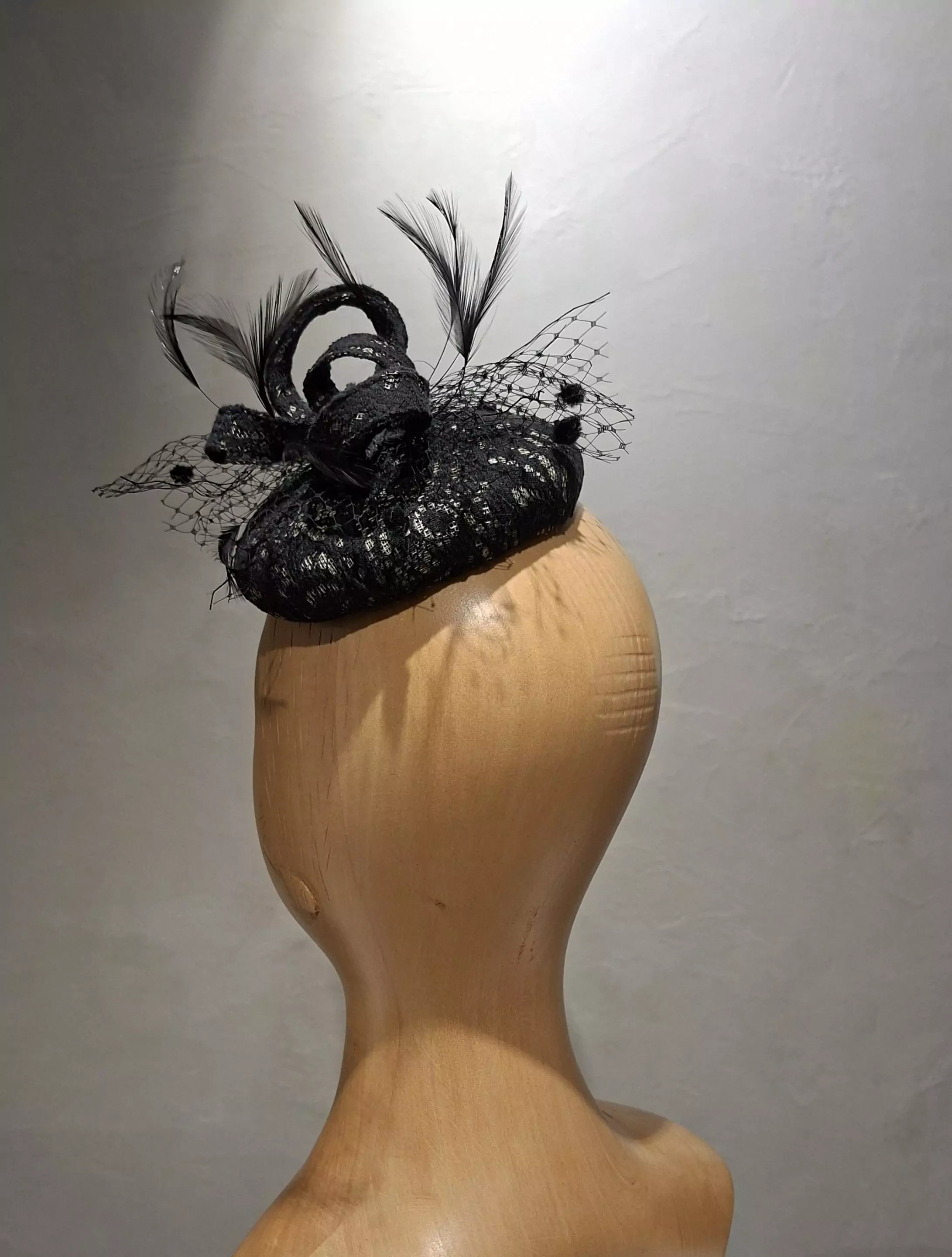 Chapeau Femme, type Bibi rond, recouvert de dentelle noire, T unique – Image 3
