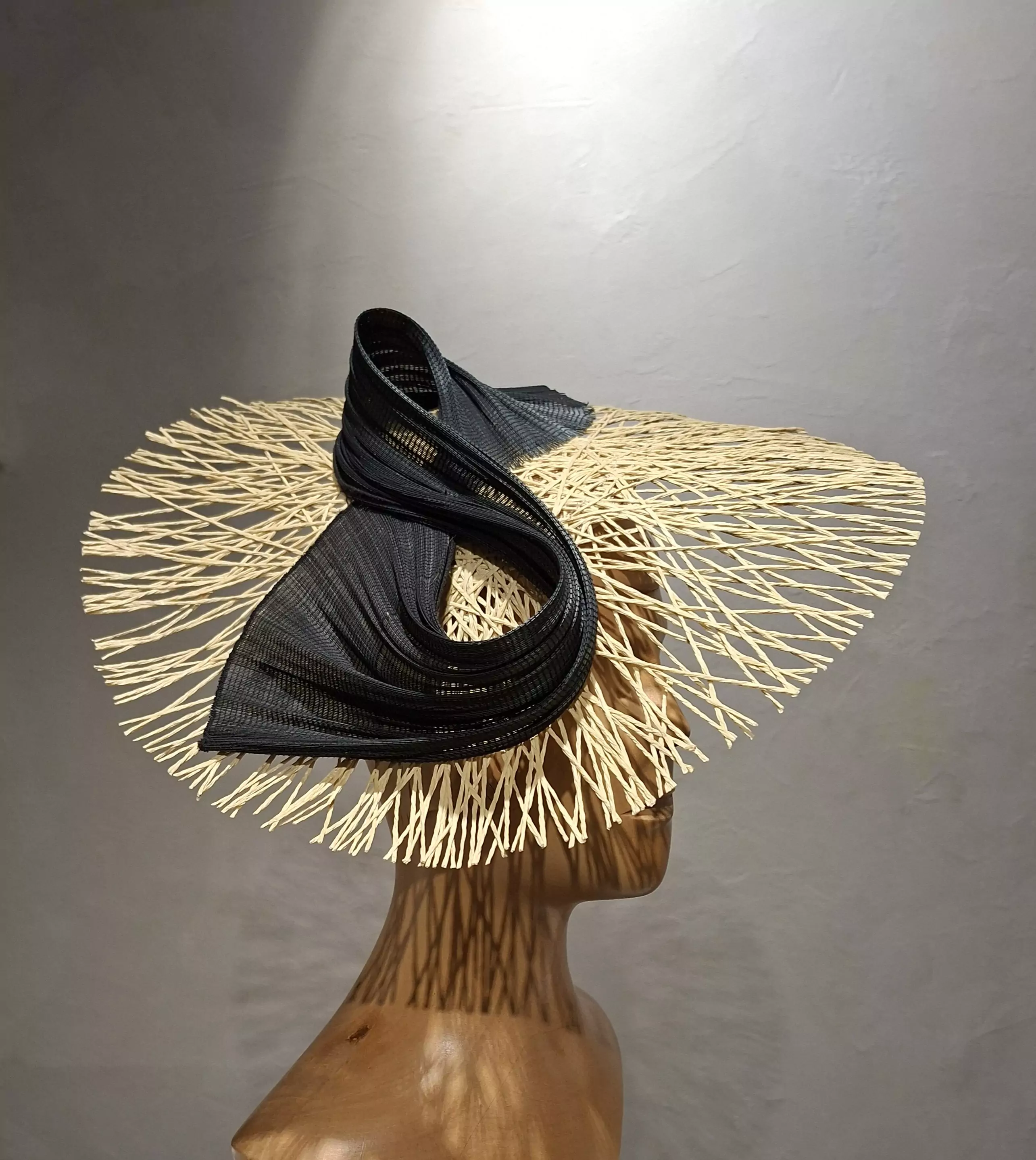 Chapeau Femme, type Parure de tête, beige et noir, Taille unique – Image 2