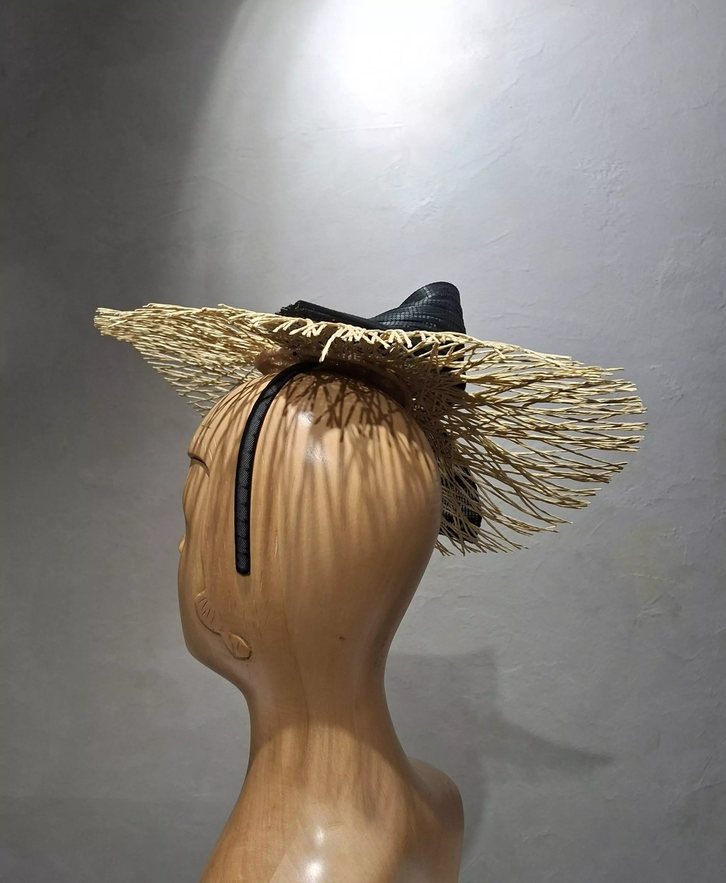 Chapeau Femme, type Parure de tête, beige et noir, Taille unique – Image 4