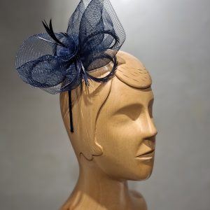 Chapeau Femme, type Parure de tête, en crin bleu, T unique