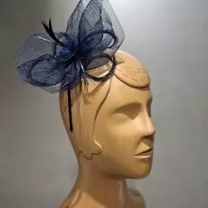 Chapeau Femme, type Parure de tête, en crin bleu, T unique