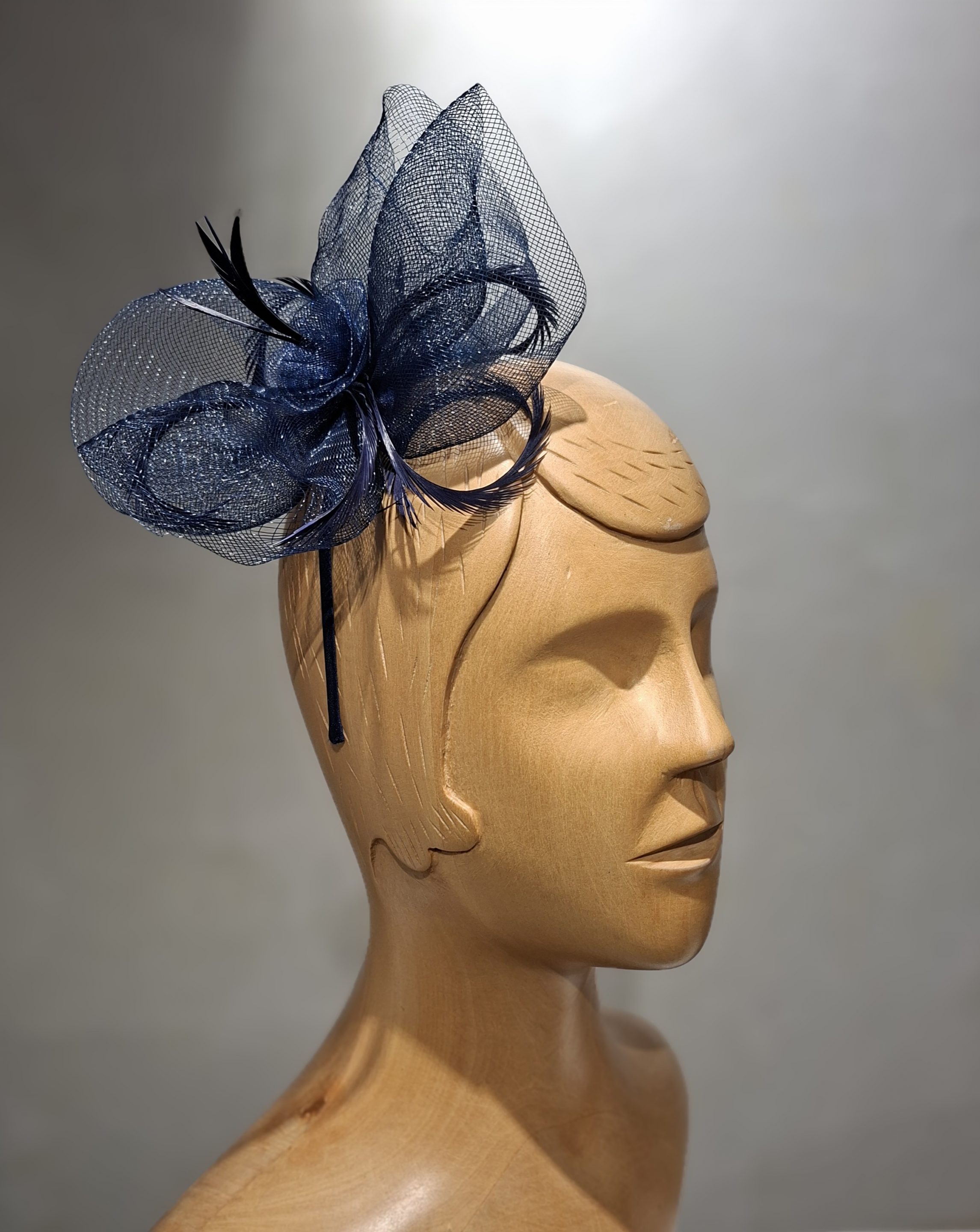 Chapeau Femme, type Parure de tête, en crin bleu, T unique