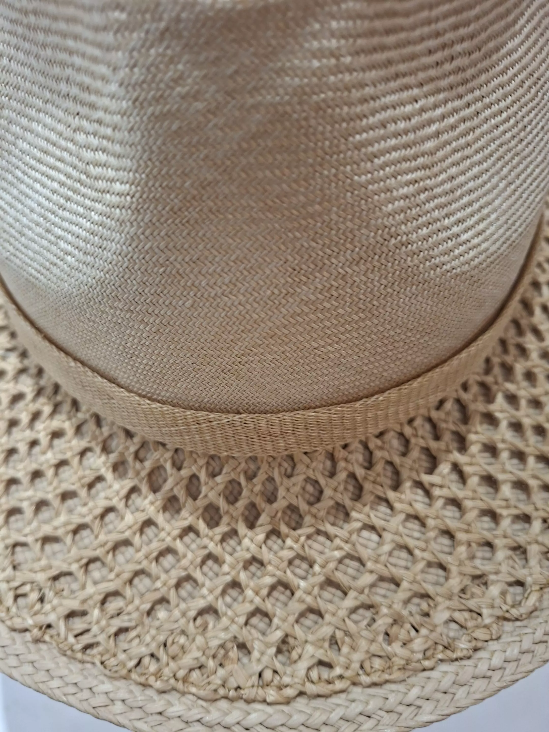Chapeau mixte, type Fedora, en paille Parasisal fine et cannage, T 55 – Image 8