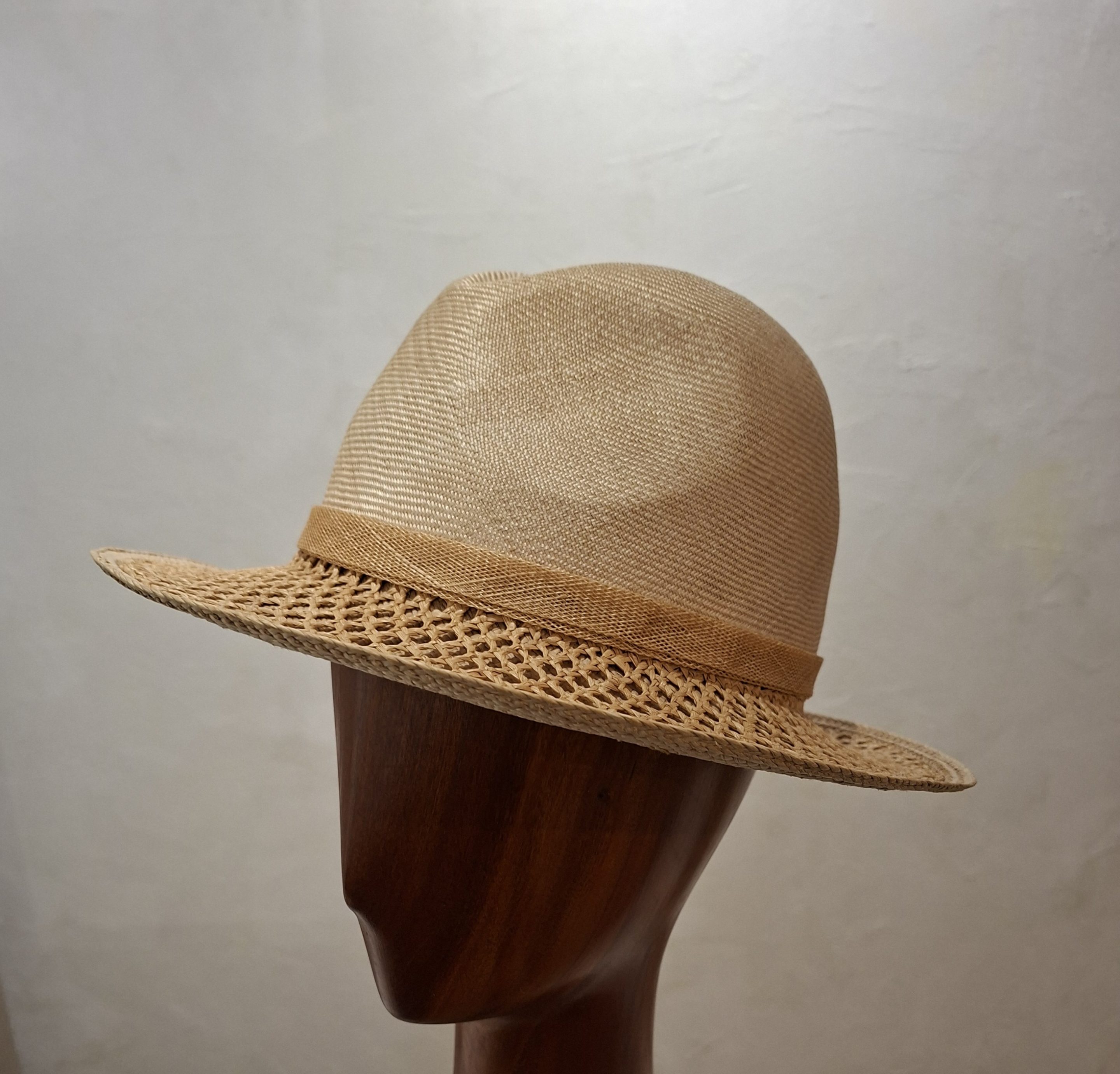 Chapeau mixte, type Fedora, en paille Parasisal fine et cannage, T 55