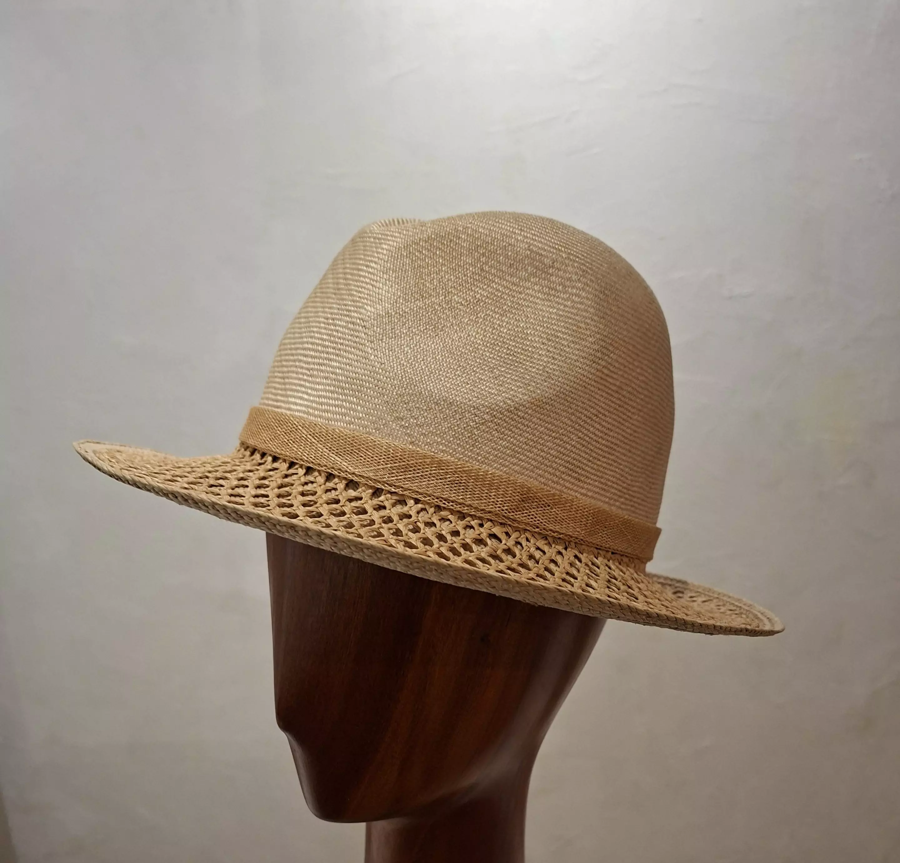 Chapeau mixte, type Fedora, en paille Parasisal fine et cannage, T 55