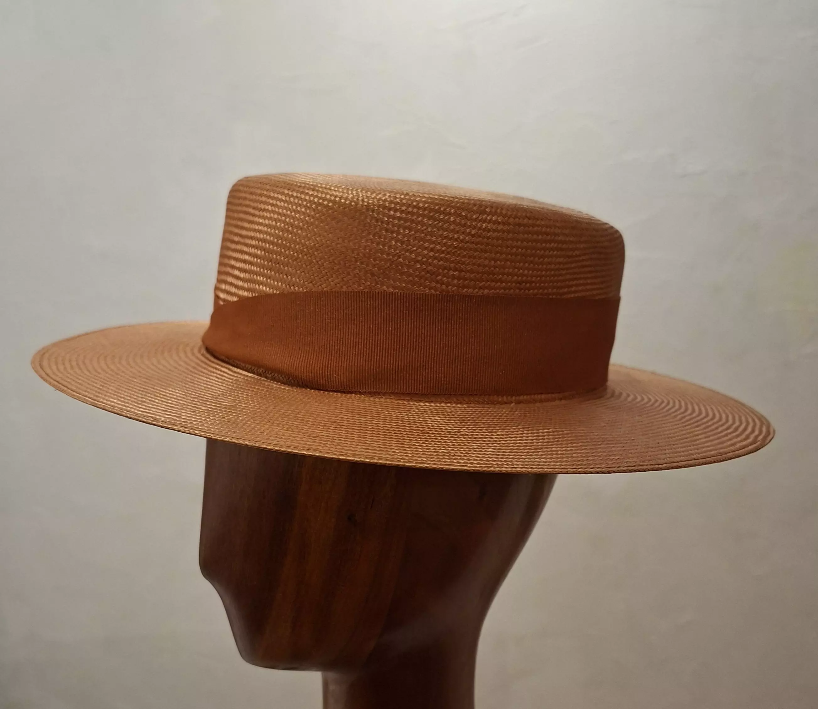 Chapeau, type Gardian, en paille Parasisal fine, de couleur cuivre, T 55 – Image 4