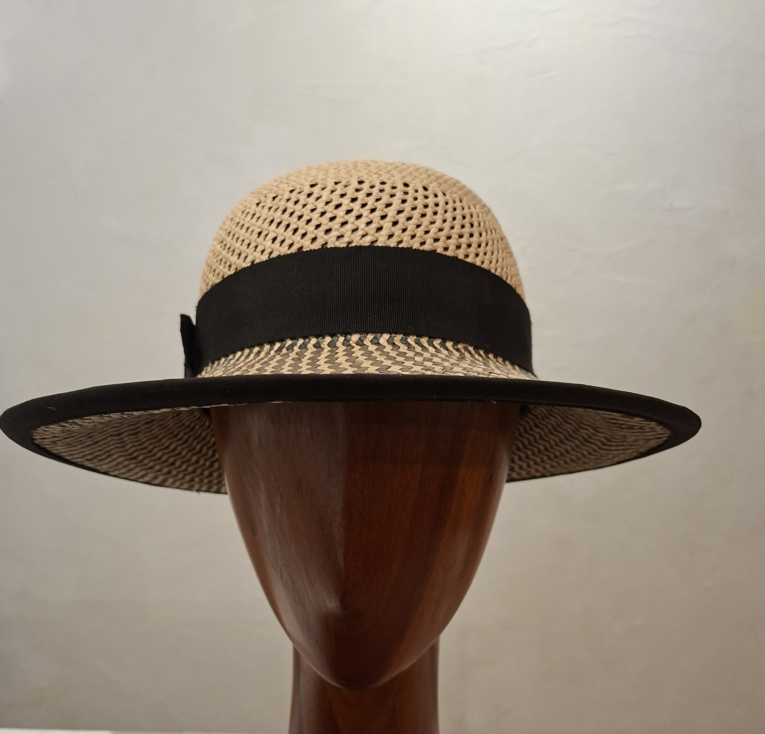 Chapeau Femme, type Casquette, en paille type Panama, T 55