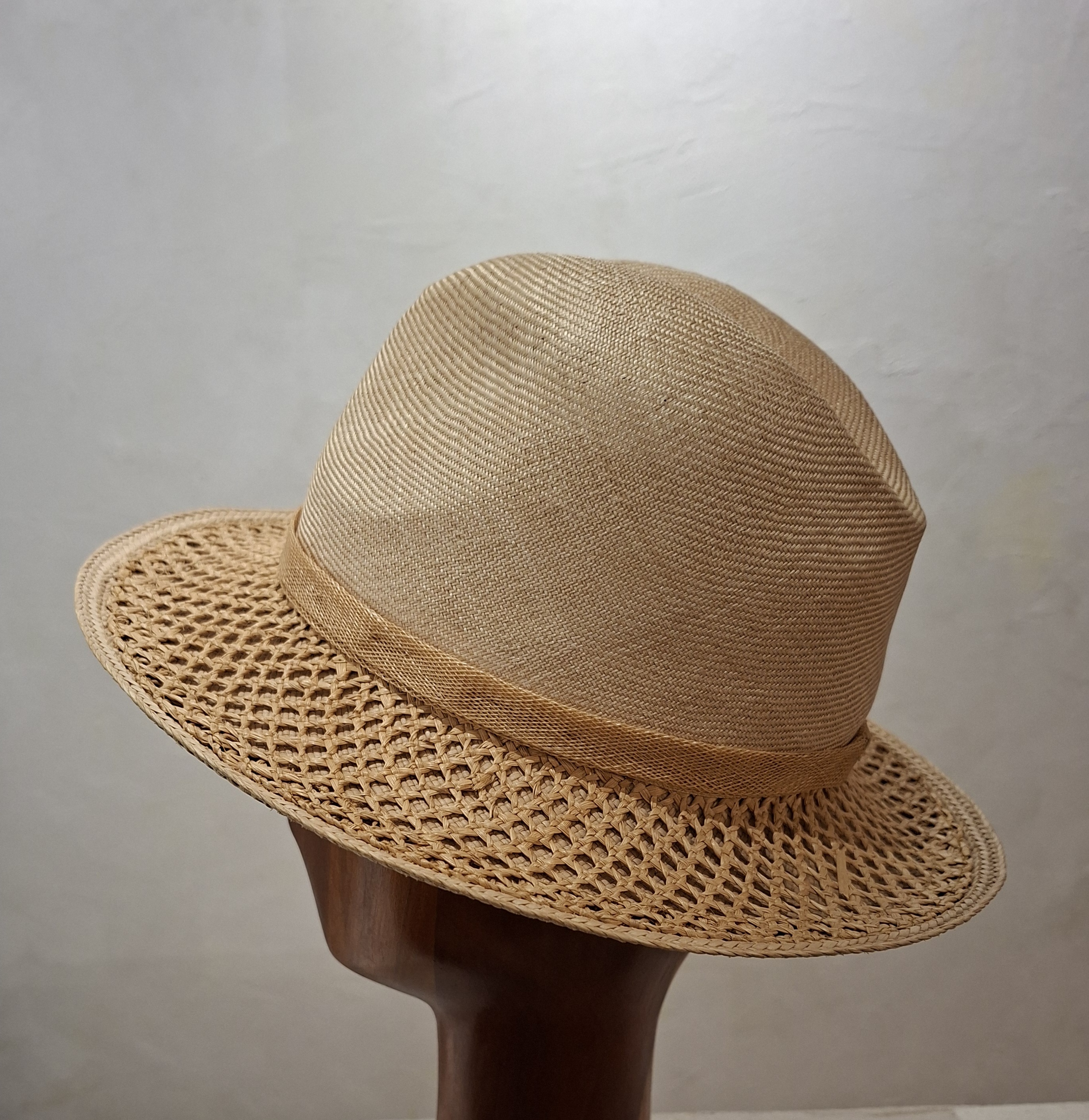 Chapeau mixte, type Fedora, en paille Parasisal fine et cannage, T 55 – Image 7