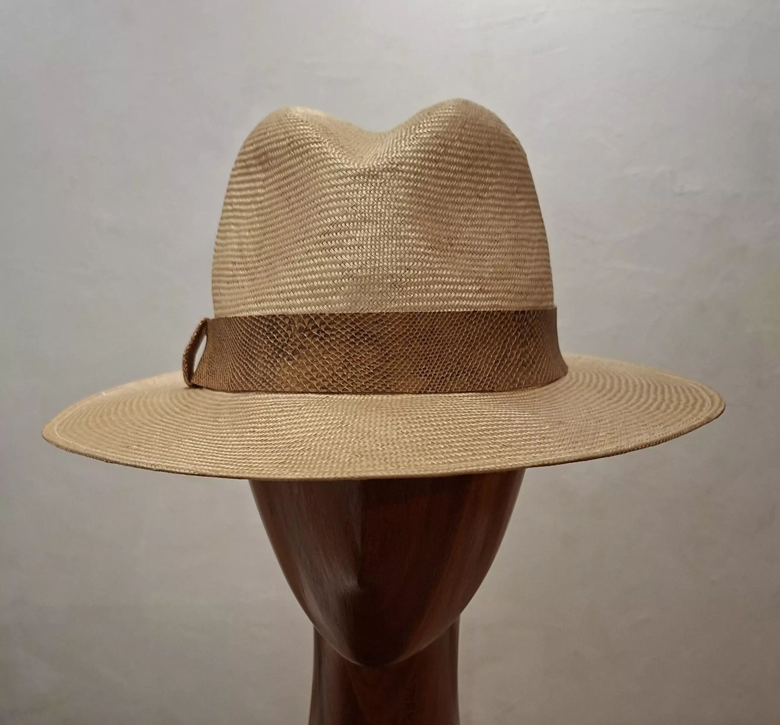 Chapeau mixte, type "Fedora" en paille Parasisal fine, beige, T 56
