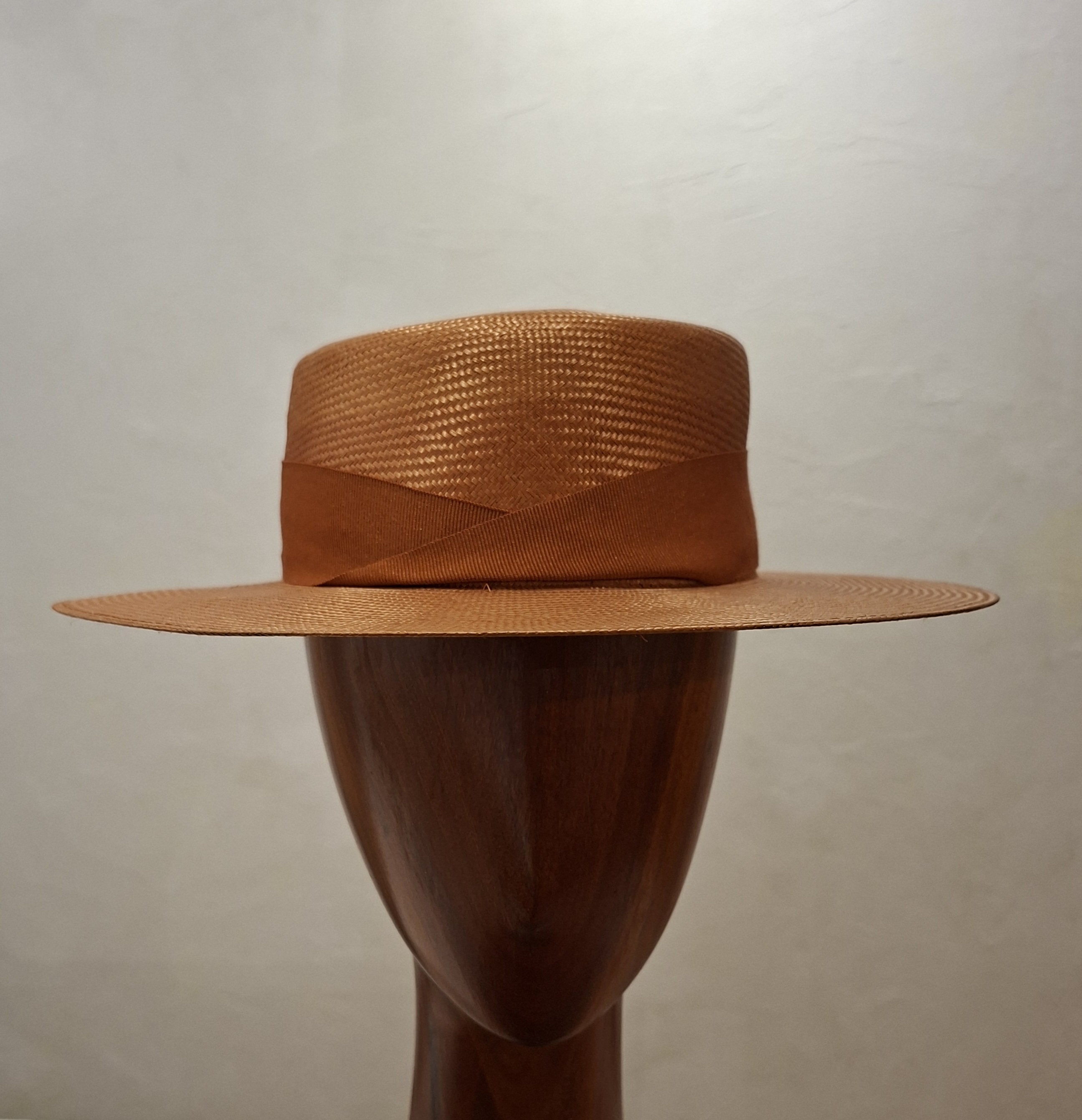 Chapeau, type Gardian, en paille Parasisal fine, de couleur cuivre, T 55