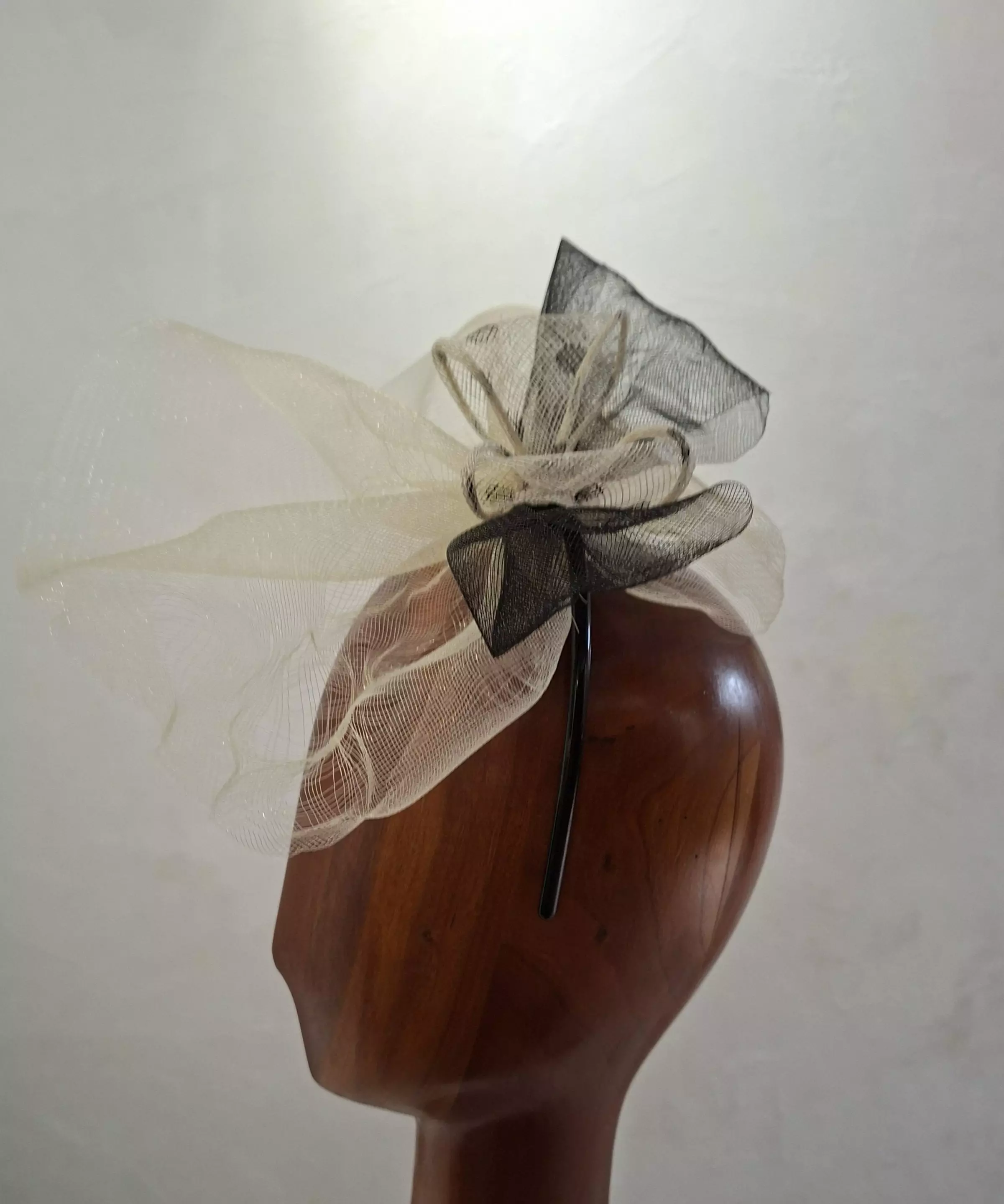 Chapeau Femme, type Parure de Tête, en crin, ivoire et noir, T unique – Image 5