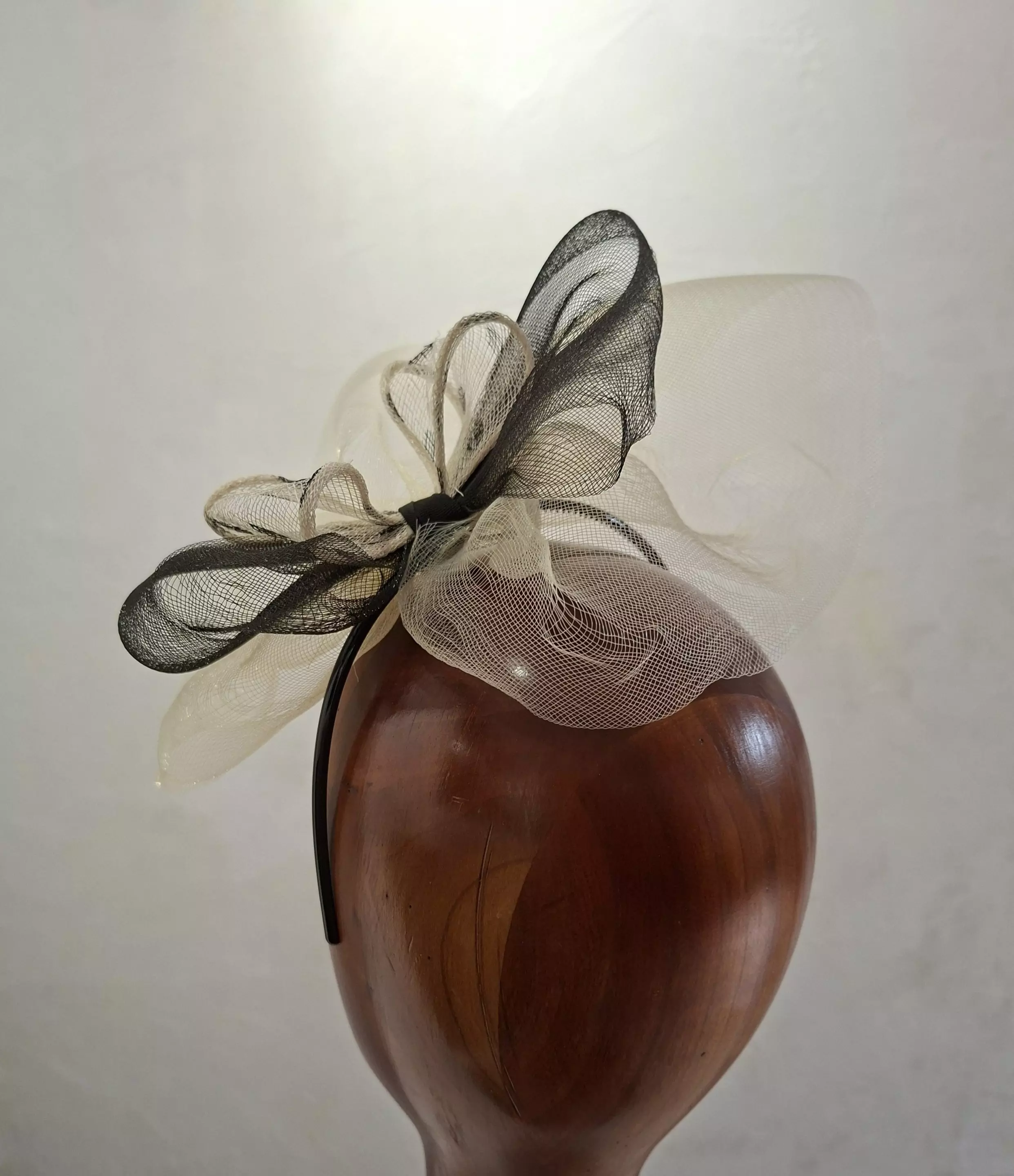 Chapeau Femme, type Parure de Tête, en crin, ivoire et noir, T unique – Image 3