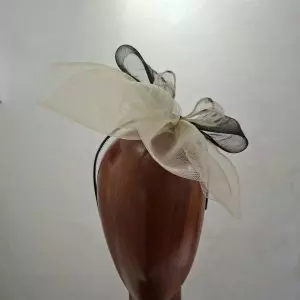 Chapeau Femme, type Parure de Tête, en crin, ivoire et noir, T unique